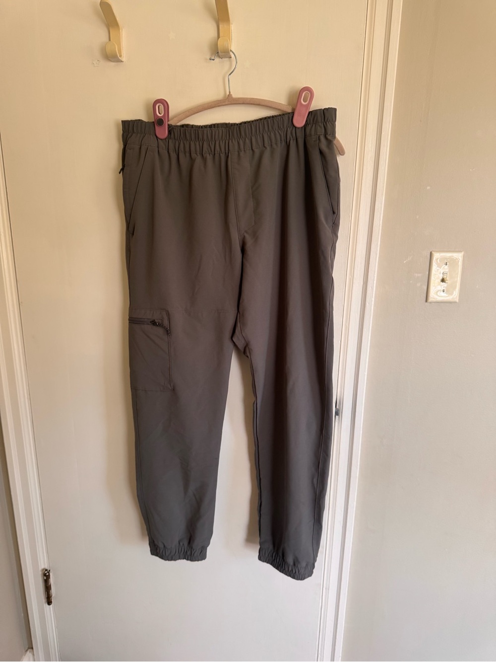 Columbia Men's Dark Gray Elastic Waist Cargo Joggers